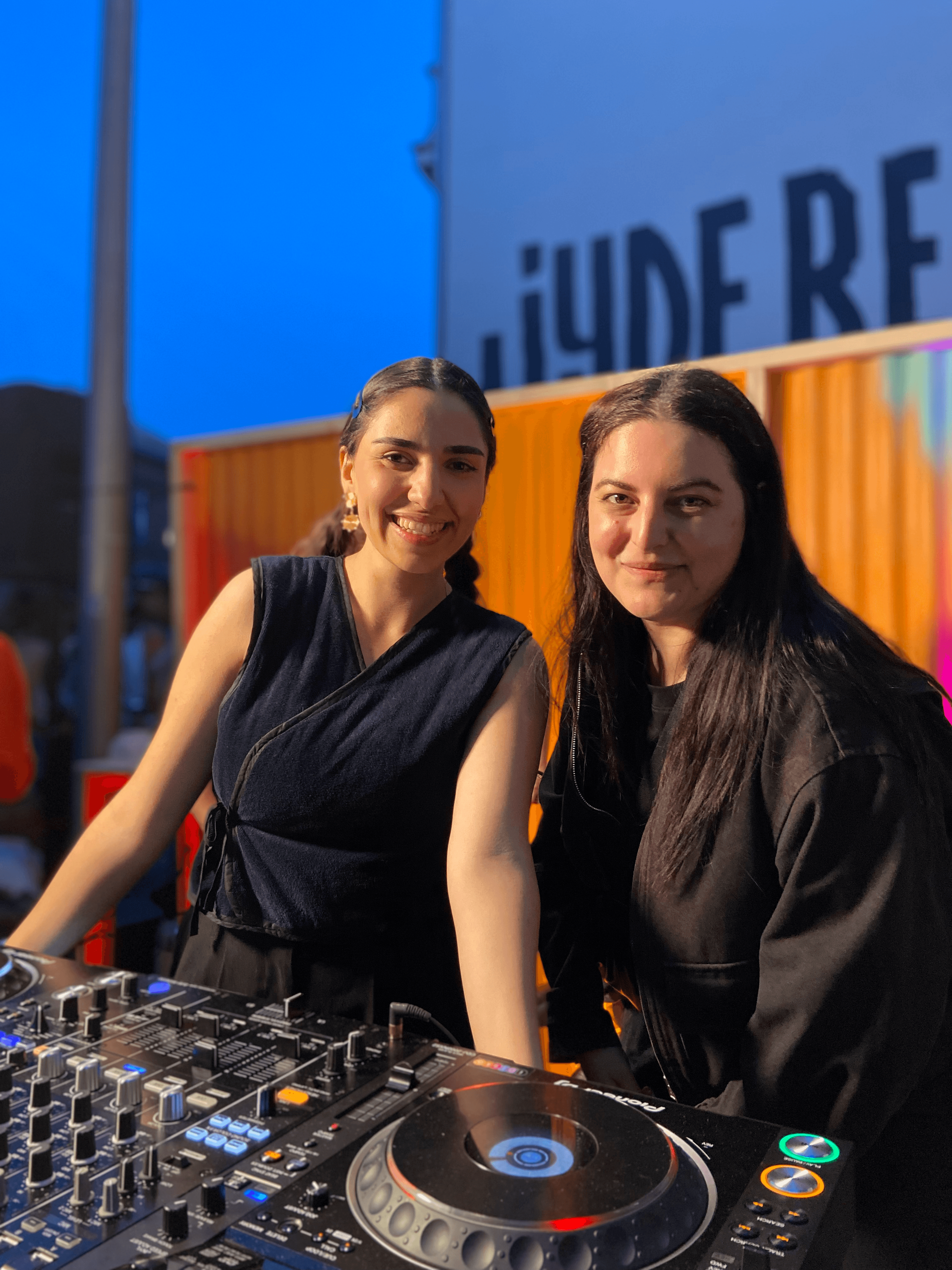 To Øl x Radio Panini street party w/ CAYOOTEE b2b DJ LoveCatt